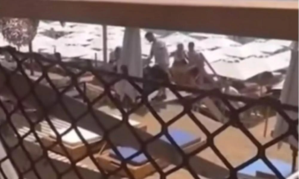 Κέρκυρα: Η στιγμή που ο Φιλ Φόντεν της Μάντσεστερ Σίτι «πλακώνεται» με τη γυναίκα του σε beach bar